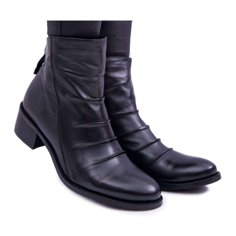 Botas femininas pretas de salto plano em couro natural Laura Messi preto
