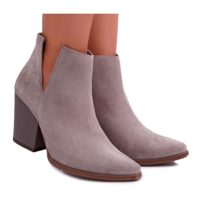 Botas femininas com salto alto molas de couro camurça cappuccino Nicole 2430 bege