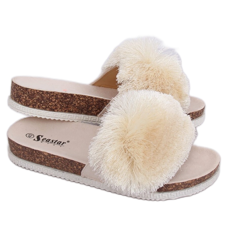Chinelos bege com um pompom BG57P Beige