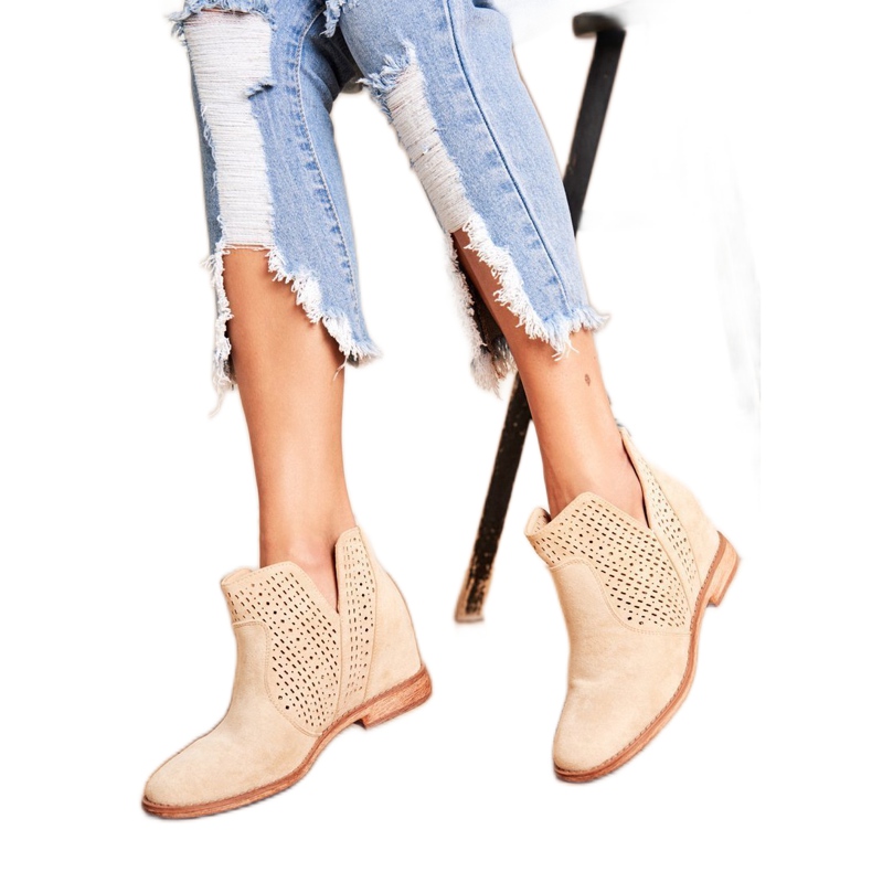 Botas femininas com salto plano camurça aberturas tons bege claro