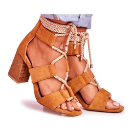 SEA Camelo Amore com Sandálias de Salto Feminino marrom