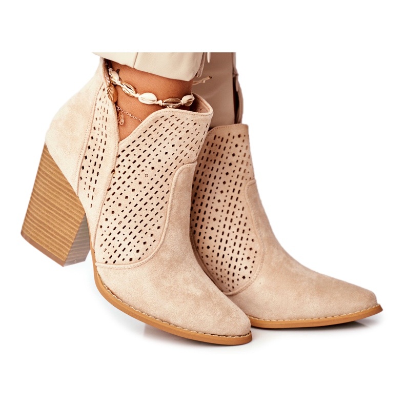 MSMG Botas femininas com salto em camurça aberturas tons bege claro MSMG Botas femininas com salto em camurça aberturas tons bege claro