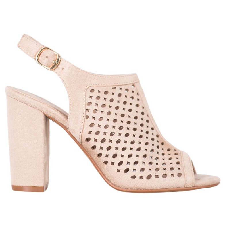 Weide Sandálias a céu aberto em um bar castanho