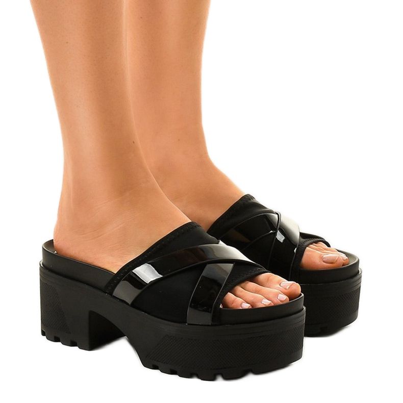 Sapatos de salto alto preto M806