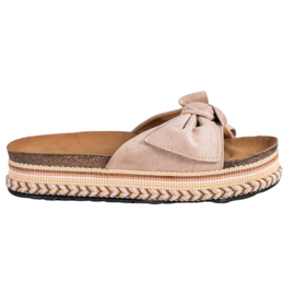 SHELOVET Chinelos elegantes na plataforma marrom