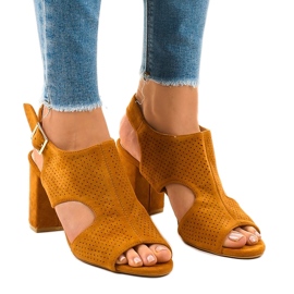 Sandálias camelo perfuradas com corte 99-33A marrom