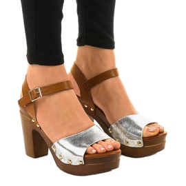 Sandálias prateadas de salto alto 150-615 marrom cinza