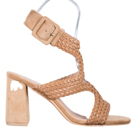 SHELOVET Sandálias trançadas em um bar castanho