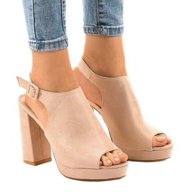 Botas de camurça bege no poste 77-103 Botas de camurça bege no poste 77-103