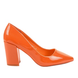 Bombas laranja no posto LE061P Bombas laranja no posto LE061P