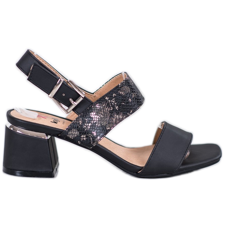 Kylie Sandálias elegantes em um bar preto