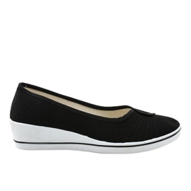 Tênis pretos nas cunhas K-1-001