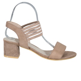 Filippo Slip-on Sandals em uma postagem marrom