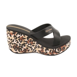 Chinelos de cunha Ipanema 82856 femininos marrom preto