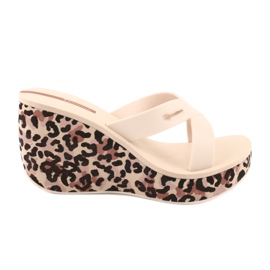 Chinelos de cunha Ipanema 82856 femininos marrom multicolorido