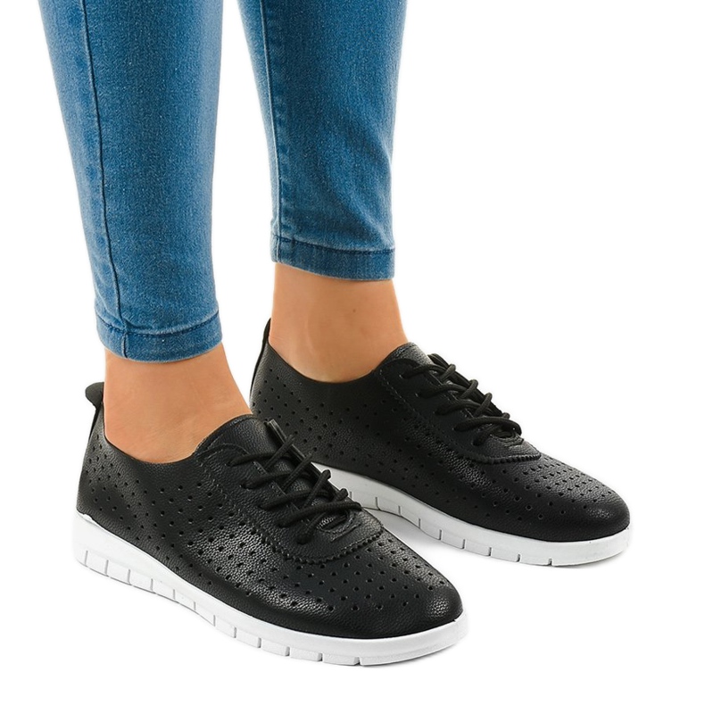 Tênis preto perfurado JH701-1