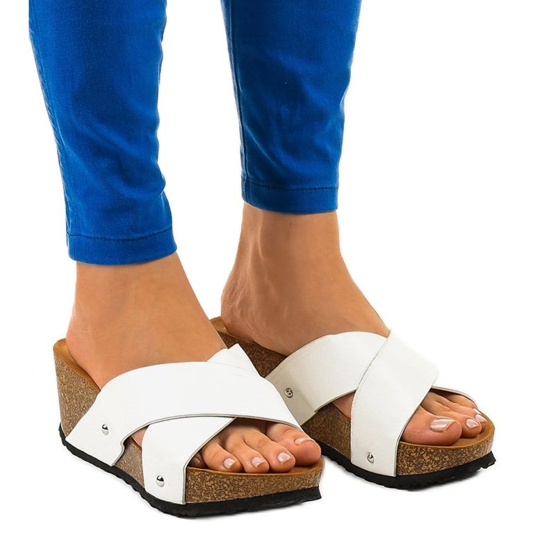 Sandálias brancas em chinelos GU53 de salto em cunha branco
