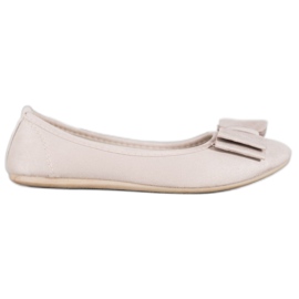 Bona Bailarina Estilosa Com Um Arco marrom