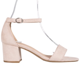 Diamantique Sandálias casuais em um bar marrom