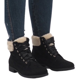 Botas pretas com cordões isolados C-7100 preto