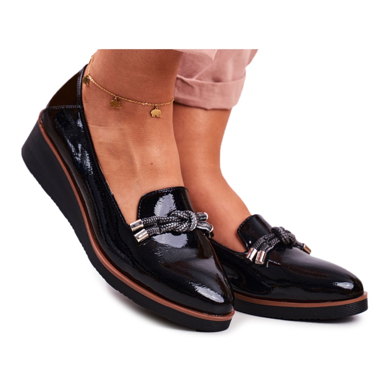Vinceza Mocassins pretos femininos lacados na cunha Abba