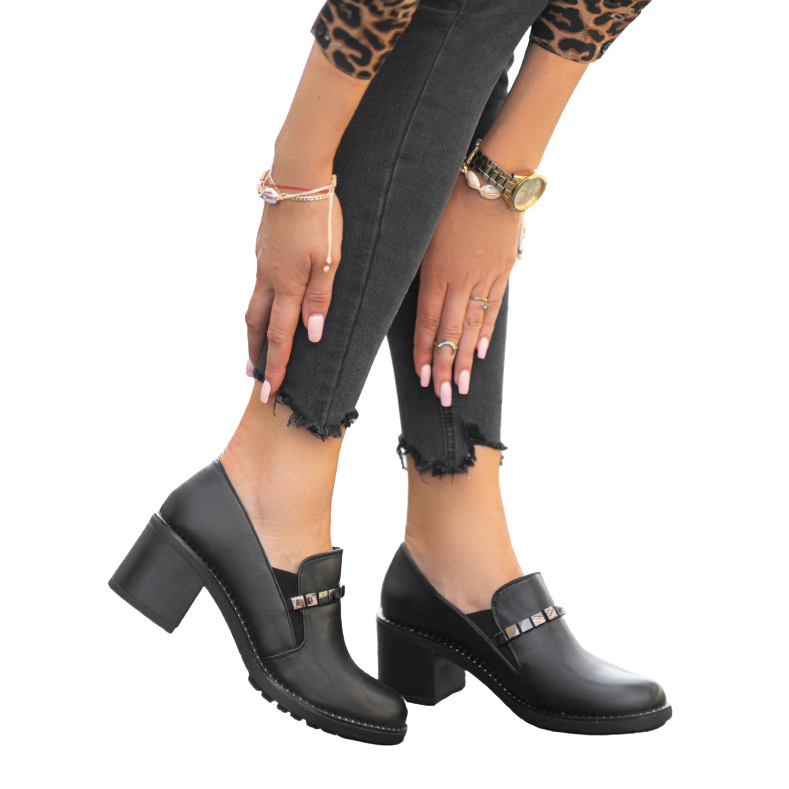 Sapatos femininos pretos no post C17-6113