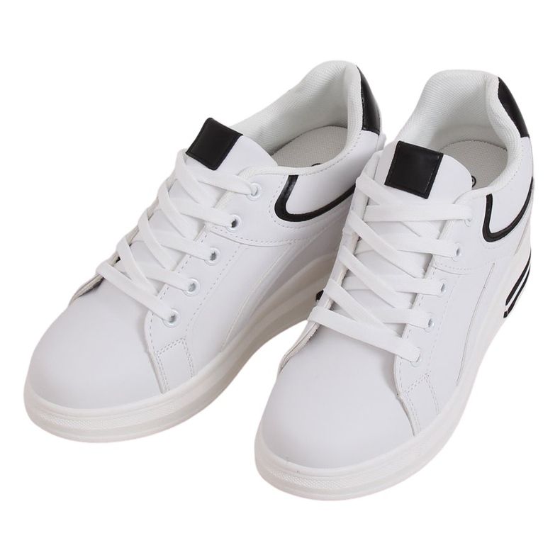 Tênis branco BY-0370 BRANCO / PRETO em uma cunha oculta