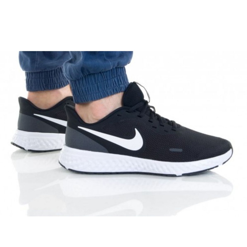 Sapato Nike Revoution 5 4E M BQ6714-003 branco preto