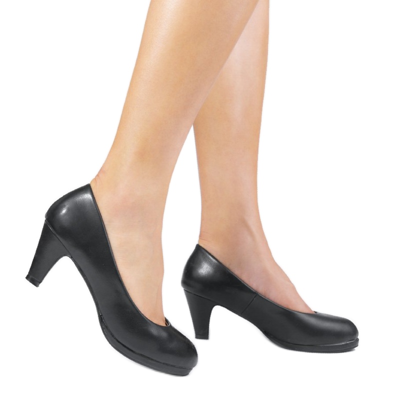 Bombas pretas no posto XF09-1 preto