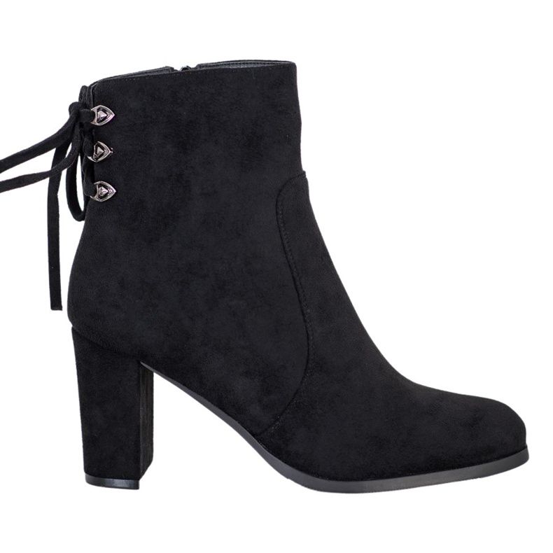 Botas amarradas no VINCEZA Post preto