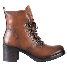 Trabalhadores no VINCEZA Post castanho Trabalhadores no VINCEZA Post castanho