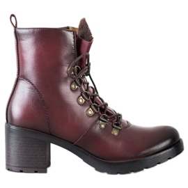 Trabalhadores no VINCEZA Post vermelho