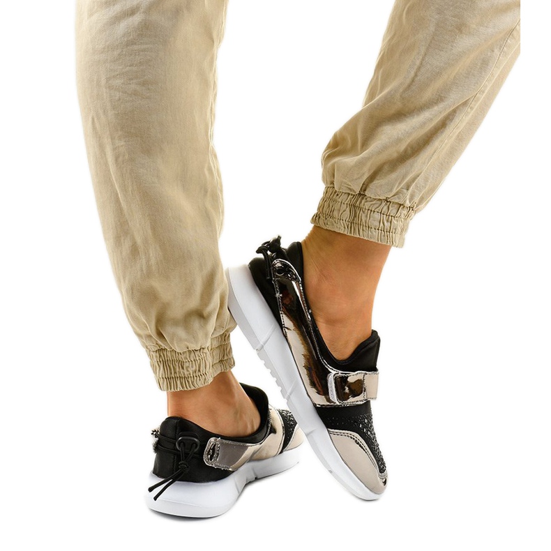 Sapatos esportivos de encaixe preto e dourado B120-2