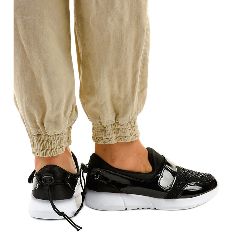 Tênis esportivos deslizantes preto e branco B120-1