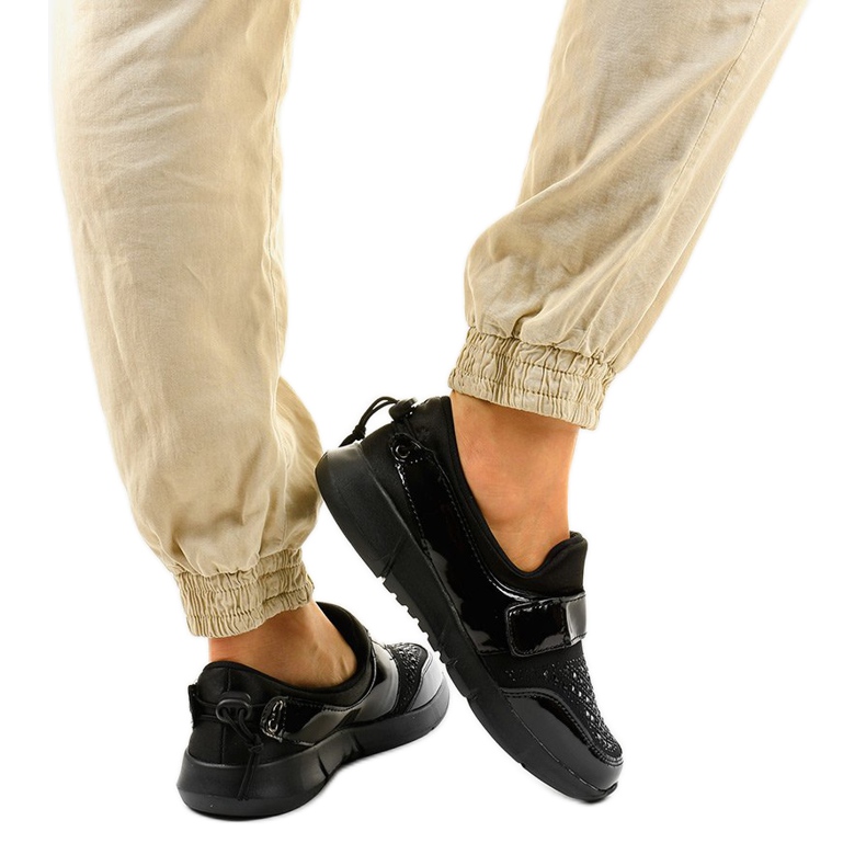 Calçado desportivo de encaixe preto B120