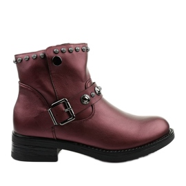 Botas femininas cor de vinho com letras da Eira vermelho
