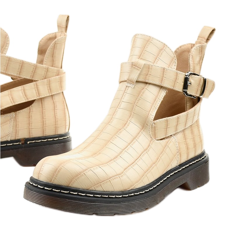 Botas bege com fivela Nillda