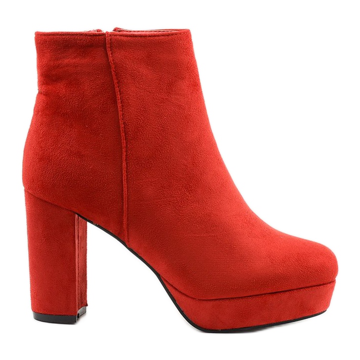 Botas vermelhas no poste de Neadarea vermelho
