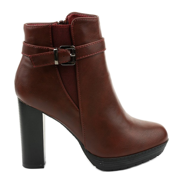 Botas marrons no posto Lorelle vermelho Botas marrons no posto Lorelle vermelho