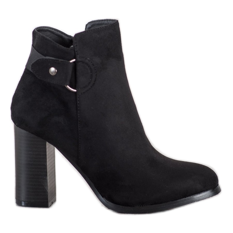 Goodin Botas elegantes em uma postagem preto