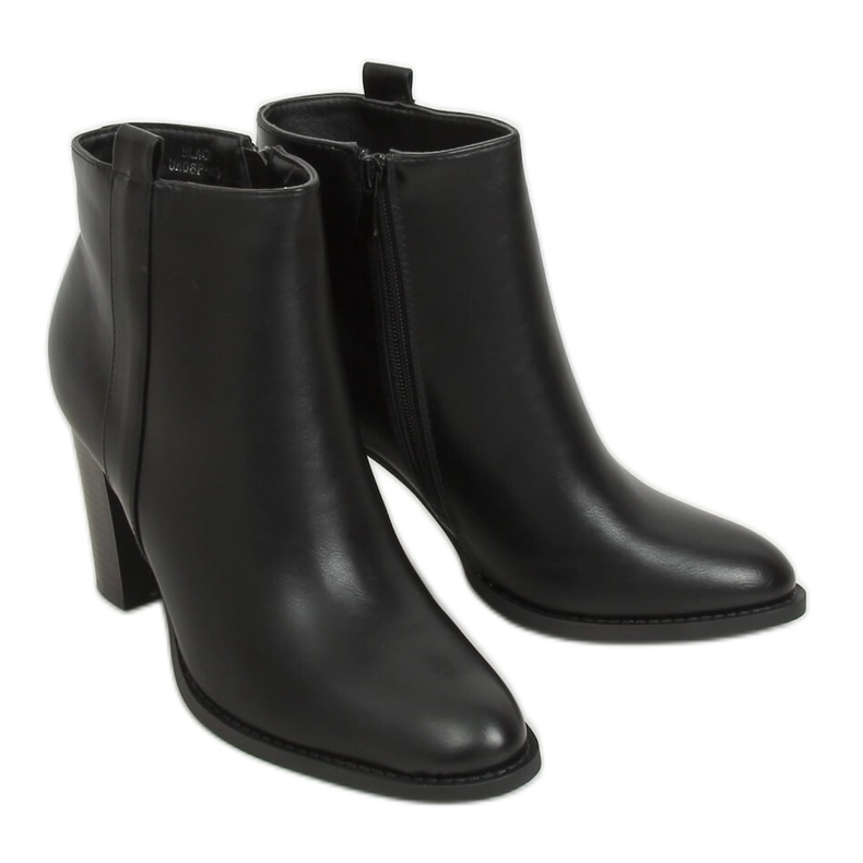Botas pretas clássicas no post UK08P Black preto