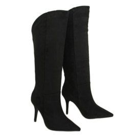 Botas pretas em um estilete preto RB56P preto