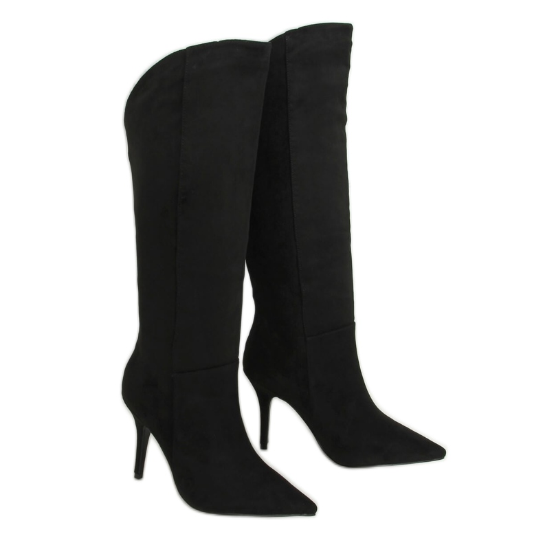 Botas pretas em um estilete preto RB56P preto