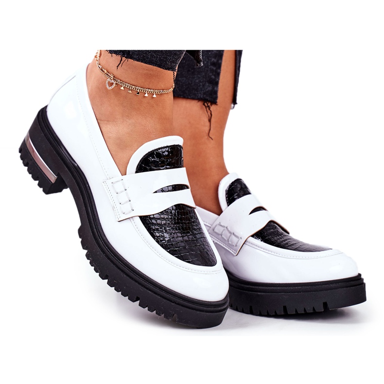 PV3 Mocassins Brogues Femininos Couro Branco Visconi 3136042 preto