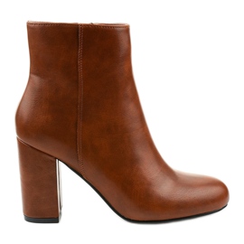 Botas marrons em um poste feito de couro ecológico Gawler marrom