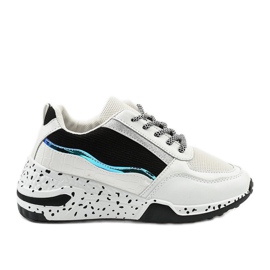 Tênis esportivos brancos com inserções pretas C-3151 preto