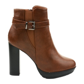 Botas marrons no posto Lorelle marrom