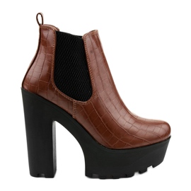 Botas de camelo no poste Zellola marrom