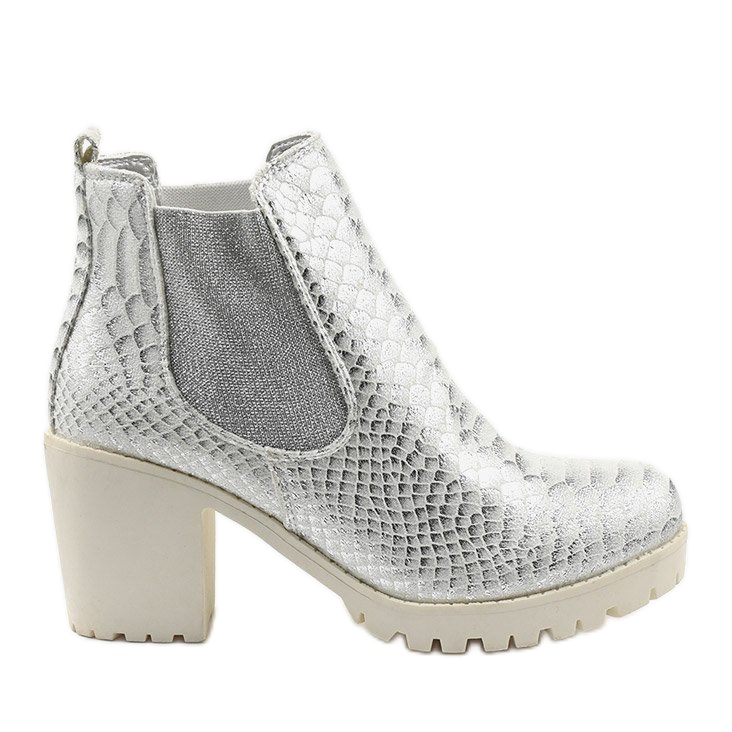 Botas prateadas no poste Amar prata Botas prateadas no poste Amar prata