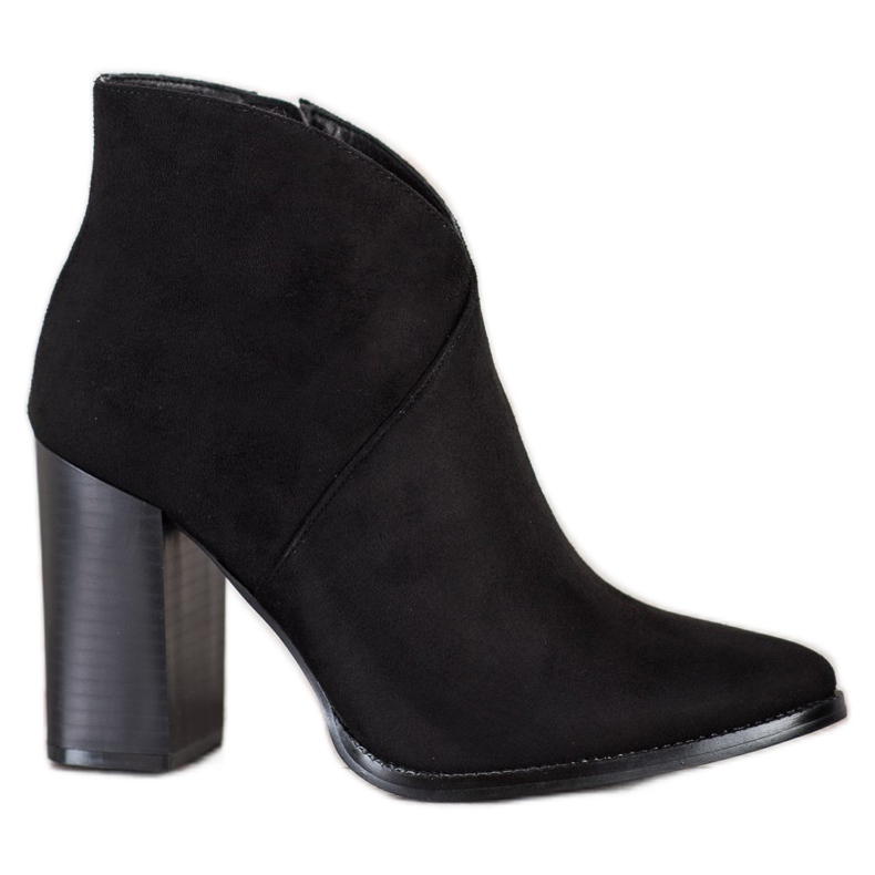 Filippo Botas elegantes em um poste preto